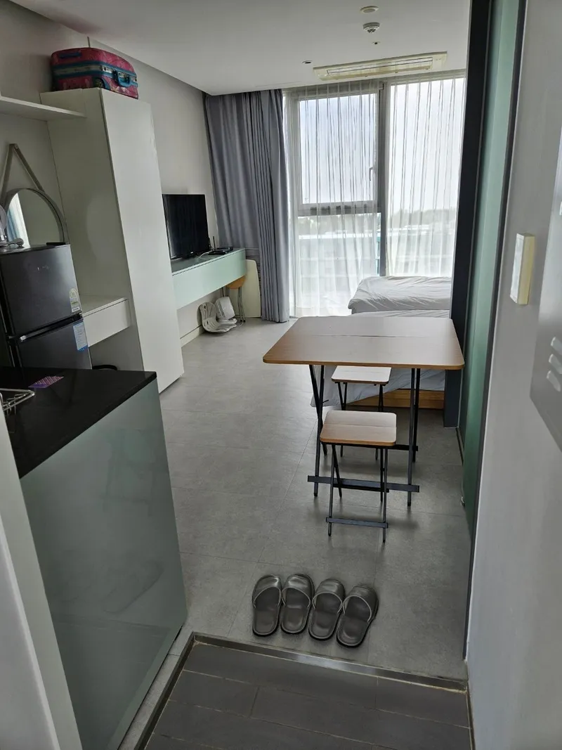 [Topyeong-dong, Seogwipo] Hotel-style one-room with an ocean view 9