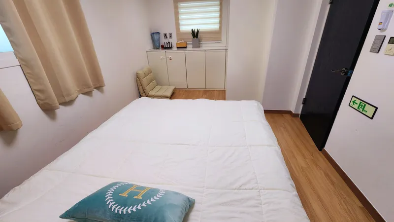 [Hallim, Jeju] 5 minutes by car from Hyeopjae, Geumneung, and Biyangdo, a two-story, stone-walled townhouse 7