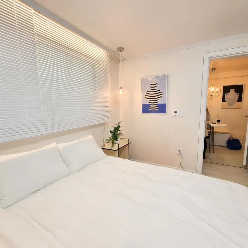 [Seocho, Seoul] Gangnam Shinnonhyeon 1st floor remodeled fully furnished queen 2 room 3 3