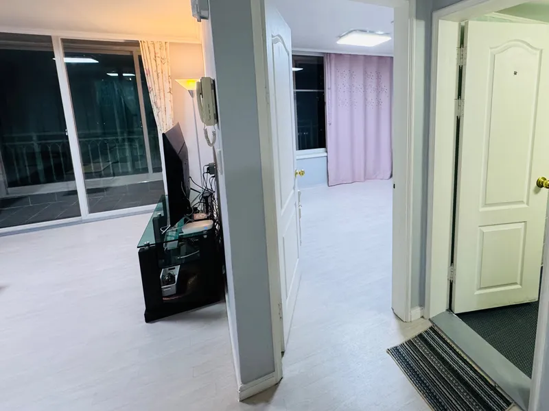 [Cheonan][Cheonan, South Chungcheong Province] Apartment 5 minutes from bus terminal, 15 minutes walk from Dujeong Station 11