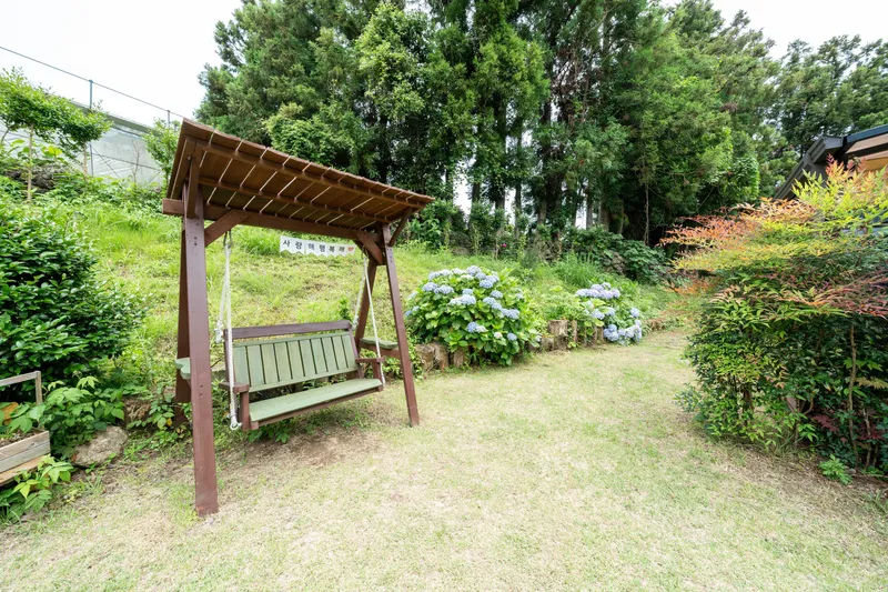 [서귀포 남원] 돌담과 귤밭에 둘러쌓인 조용하고 편안한 북유럽인테리어 나무방 11