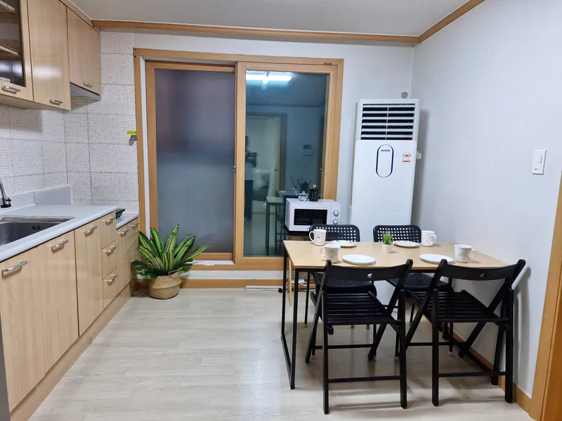 [서울 금천] 넓은 2룸 따뜻/침대3개/5인 16