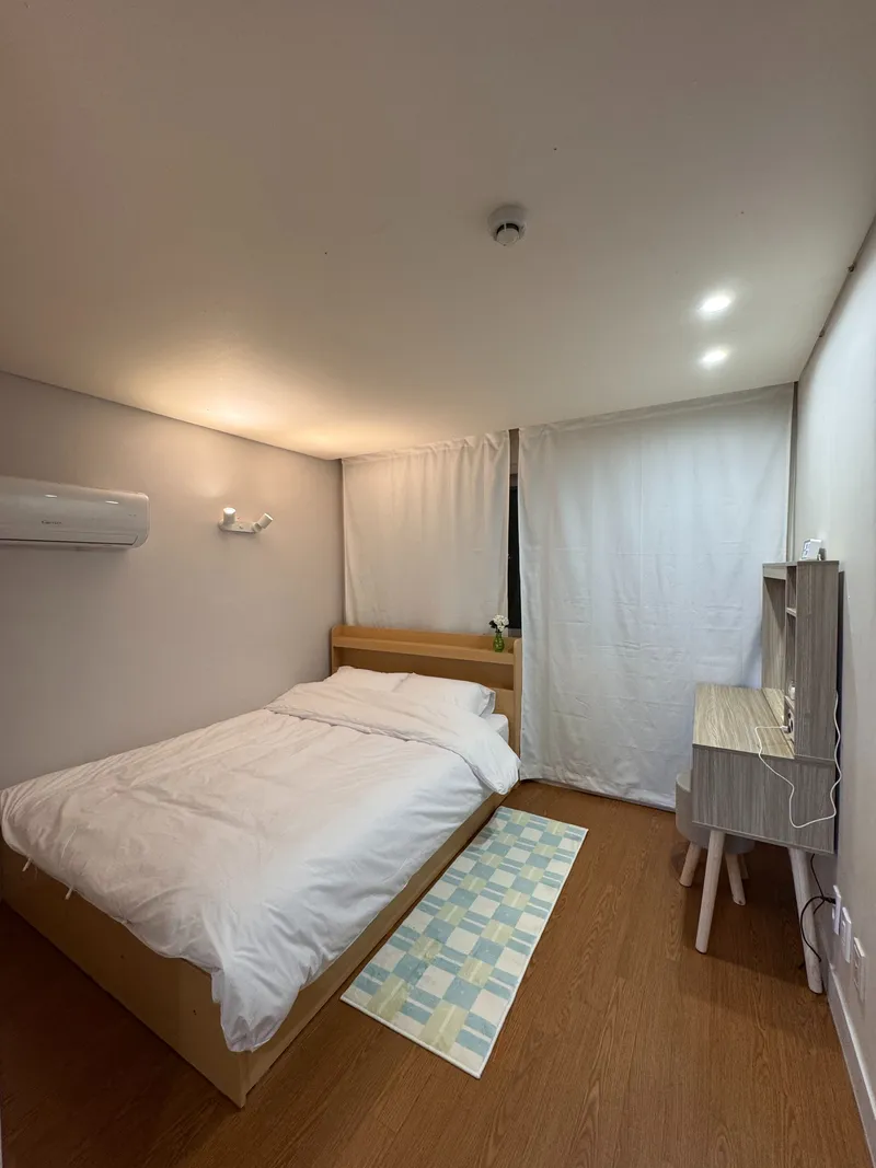 [Gangnam, Seoul] 3-minute walk from Yeoksam Station, wood-tone interior two-room 4