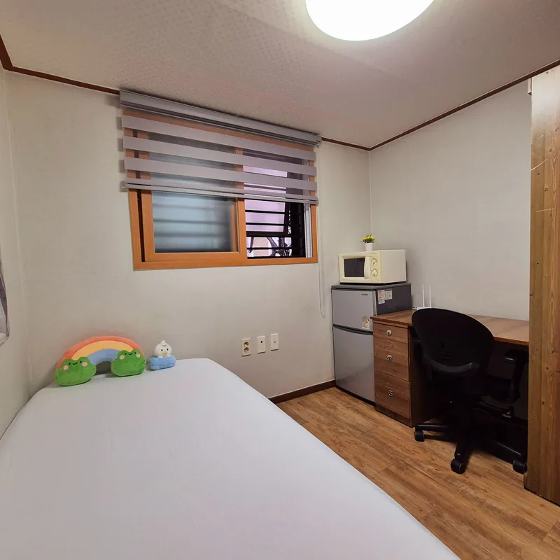 [Gwanak, Seoul] Fully-furnished one-room near Seoul National University 103 (semi-basement) 2