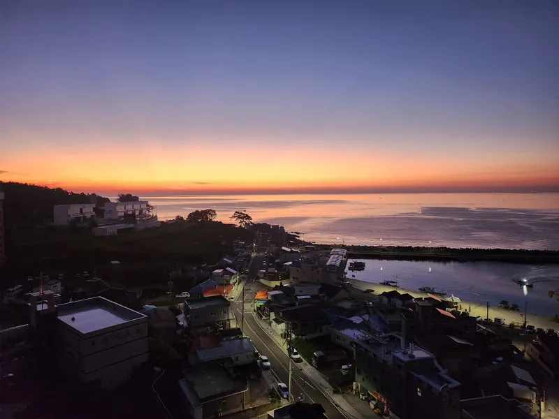 [Yeongdeok] Ocean view, sunrise ocean view 26 pyeong two-room apartment 27