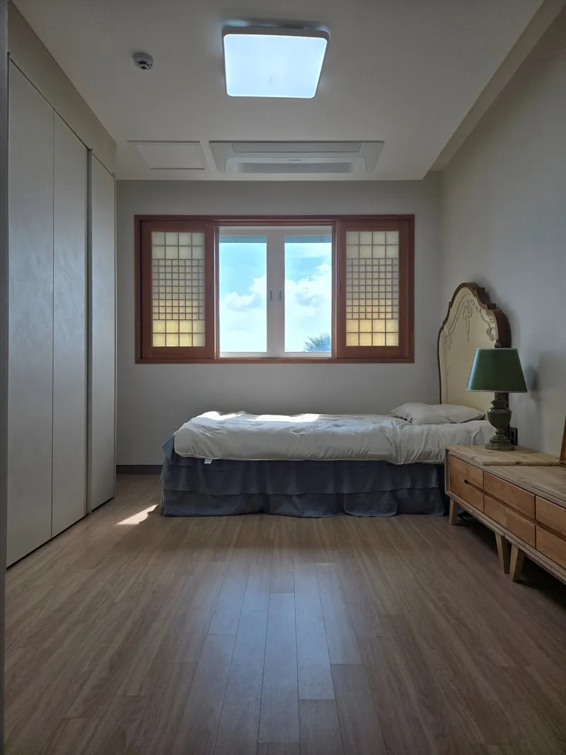 [Daejeong, Seogwipo] English Education City/Gu-eok-ri Hanok-style Interior 32-pyeong Two-Room Apartment 4