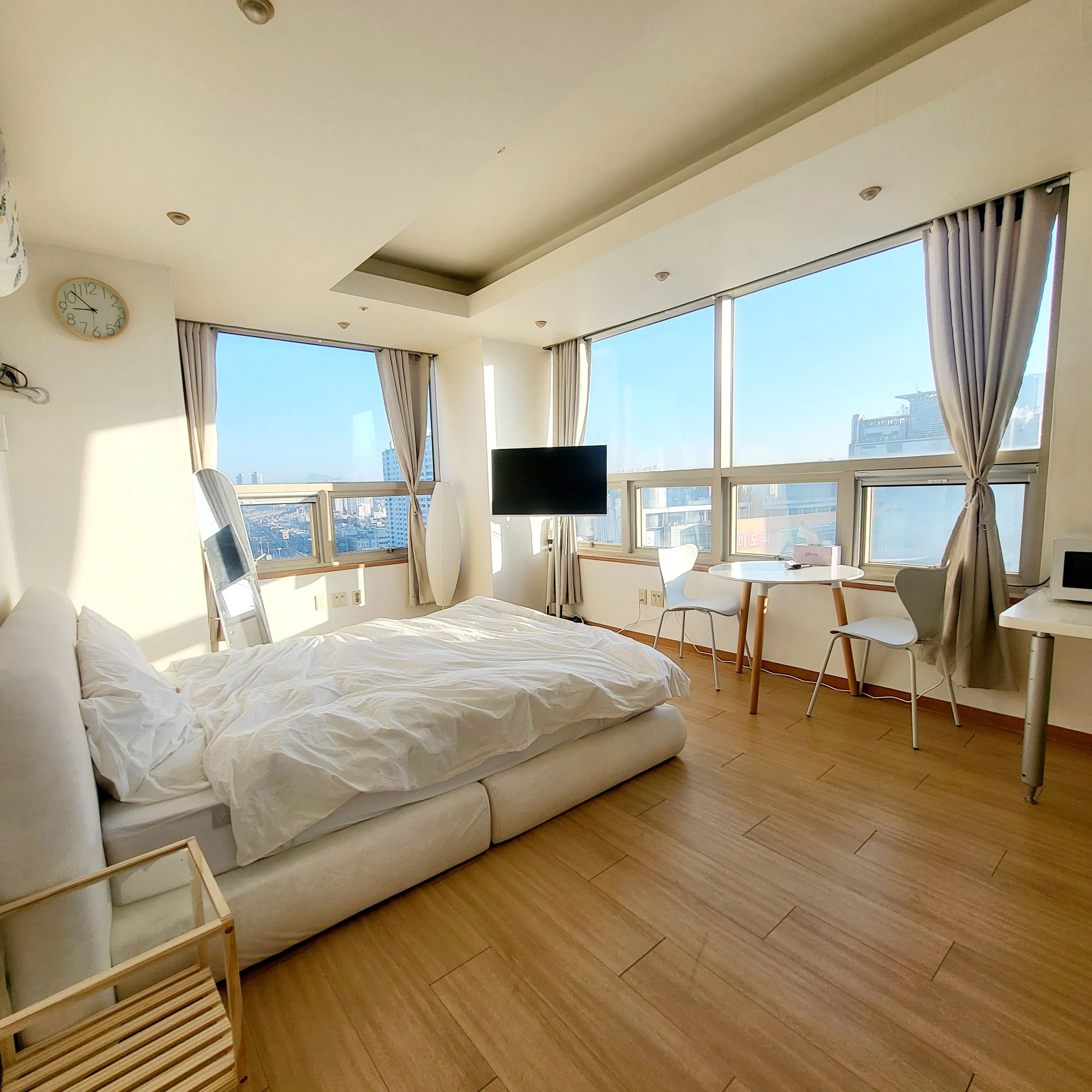 Yongdu-dong 1-Min from Station One-Bedroom