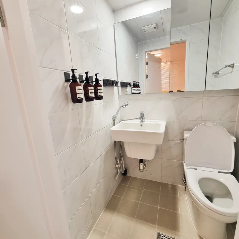 [Seocho, Seoul] Gangnam Shinnonhyeon 1st floor remodeled fully furnished queen 2 room 3 7