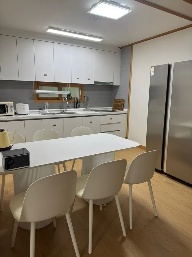[Beophwan-dong, Seogwipo] 3 rooms (4 queen beds) / Private house / 15 minutes from Ole Market 24