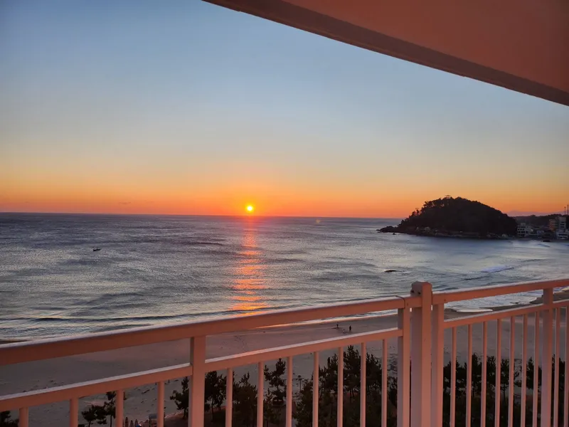 [Yangyang] Front ocean view, 4 people, bed sunrise view, spacious terrace, full options, OTT available 41