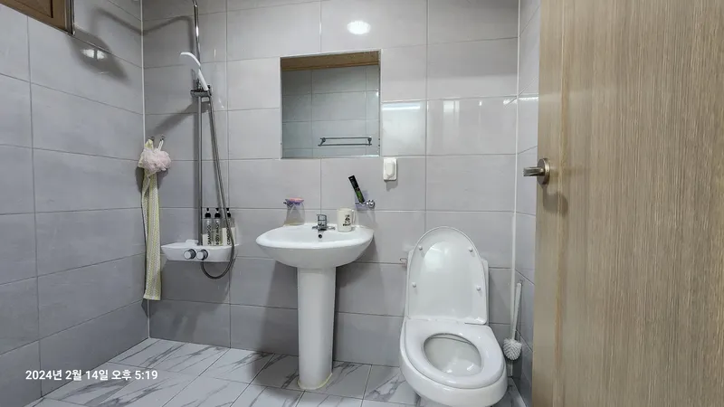 [Hangyeong, Jeju] A two-story detached house located in a village with a pretty stone wall, a 10-minute walk from the beach. 4