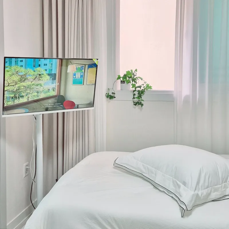 [Jeonju] Fully-furnished room 204 in the new downtown area, Jeollabuk-do Provincial Office, and Hanok Village. 3