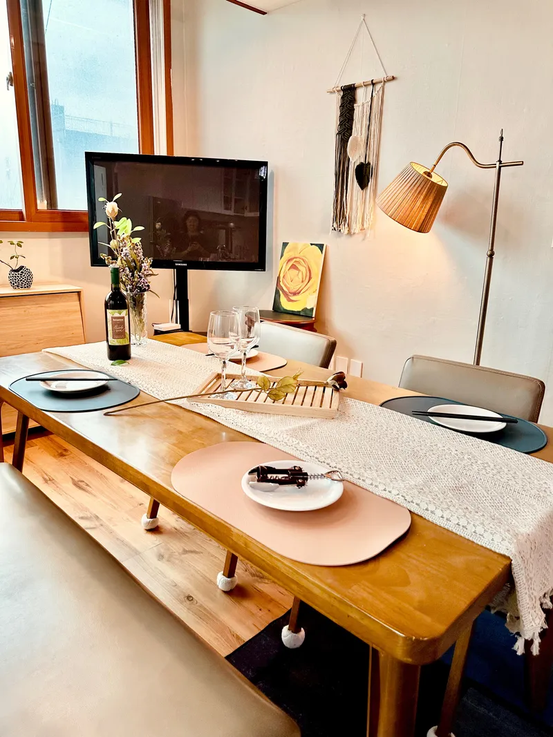 [Mapo, Seoul] Spacious Living Room, Private Use, Yeonnam-dong 3-Room House, Up to 10 People, Hongik University Entrance, Yeontral Park 14