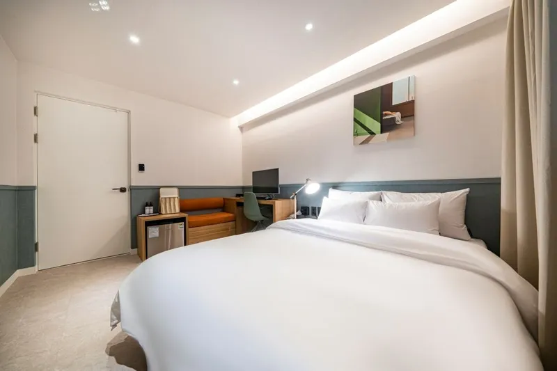 [Dong-gu, Daejeon] 5 minutes walk from Daejeon Complex Terminal! #Queen bed #Smart TV #Room disinfection 2