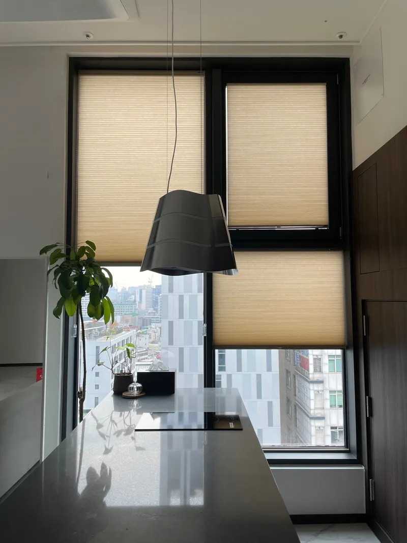 [Jung-gu, Seoul] A two-story, wide, high window with a view of Namsan and Inwangsan, Euljiro and Dongdaemun Station 15