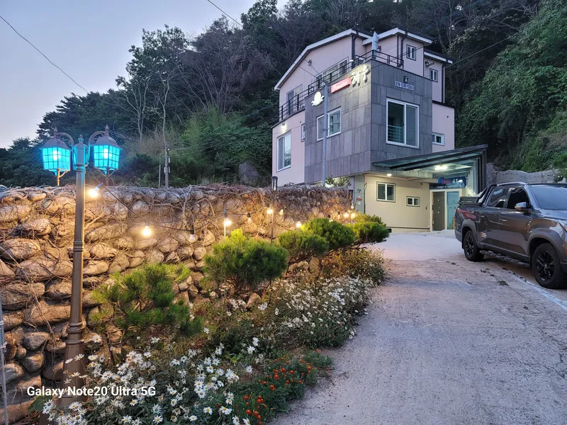 [Yangyang] 3-story building right in front of the beach, beach fishing village (2nd floor, room 202) bed 23