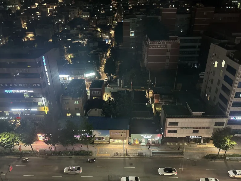 [Seodaemun, Seoul] 2 minutes from Sinchon Station/Ewha Womans University, spacious room with full amenities, city view 16