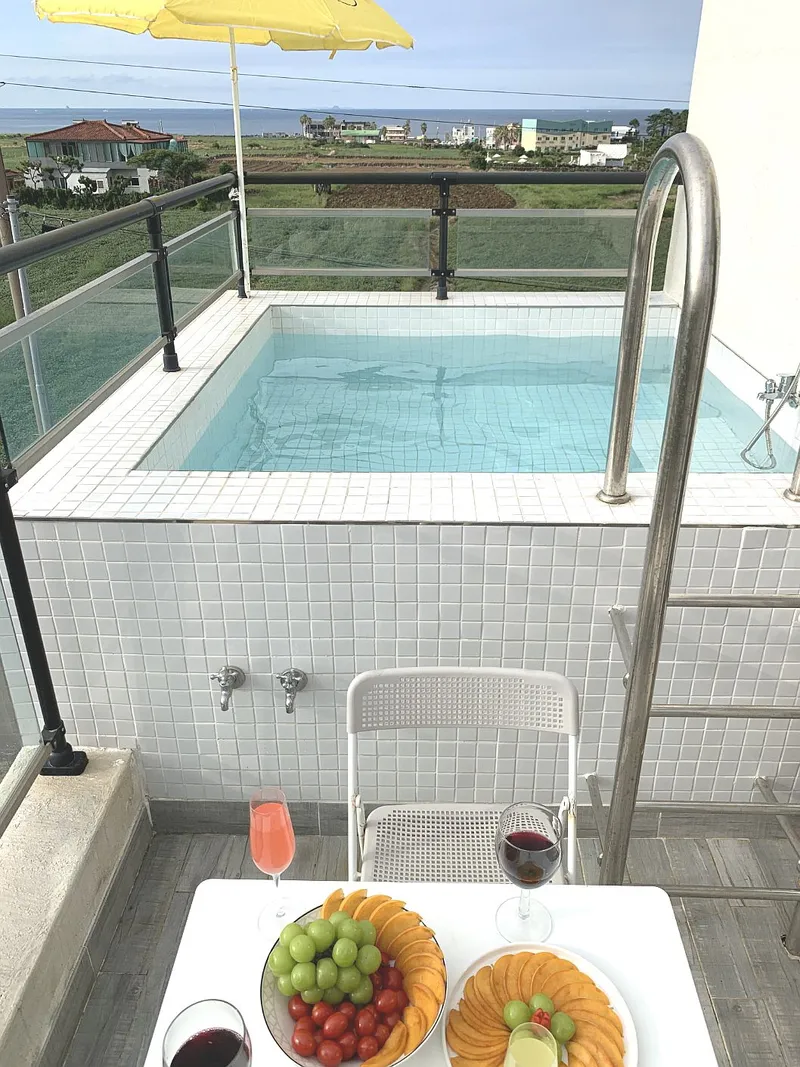 [Aewol, Jeju] A detached townhouse with a jacuzzi overlooking the nearby sea, coastal road 1 62