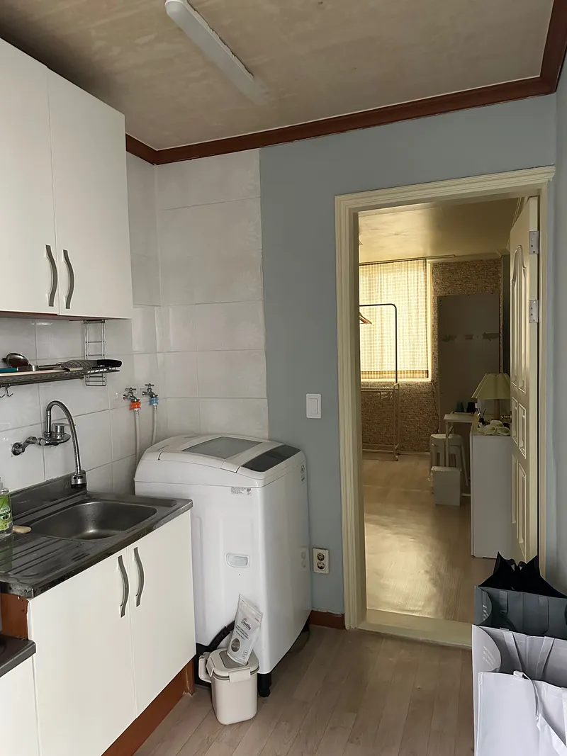 [Cheonan] This is a pretty, comfortable room located close to Cheonan Bongmyeong Station (10-second walk) and Soonchunhyang Hospital (2-minute walk). 2