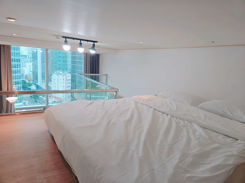 [Jongno, Seoul] Fully furnished duplex high-rise apartment with Cheonggyecheon view, 1 minute from Jonggak Station, Jongno 3-ga, Gwanghwamun 3