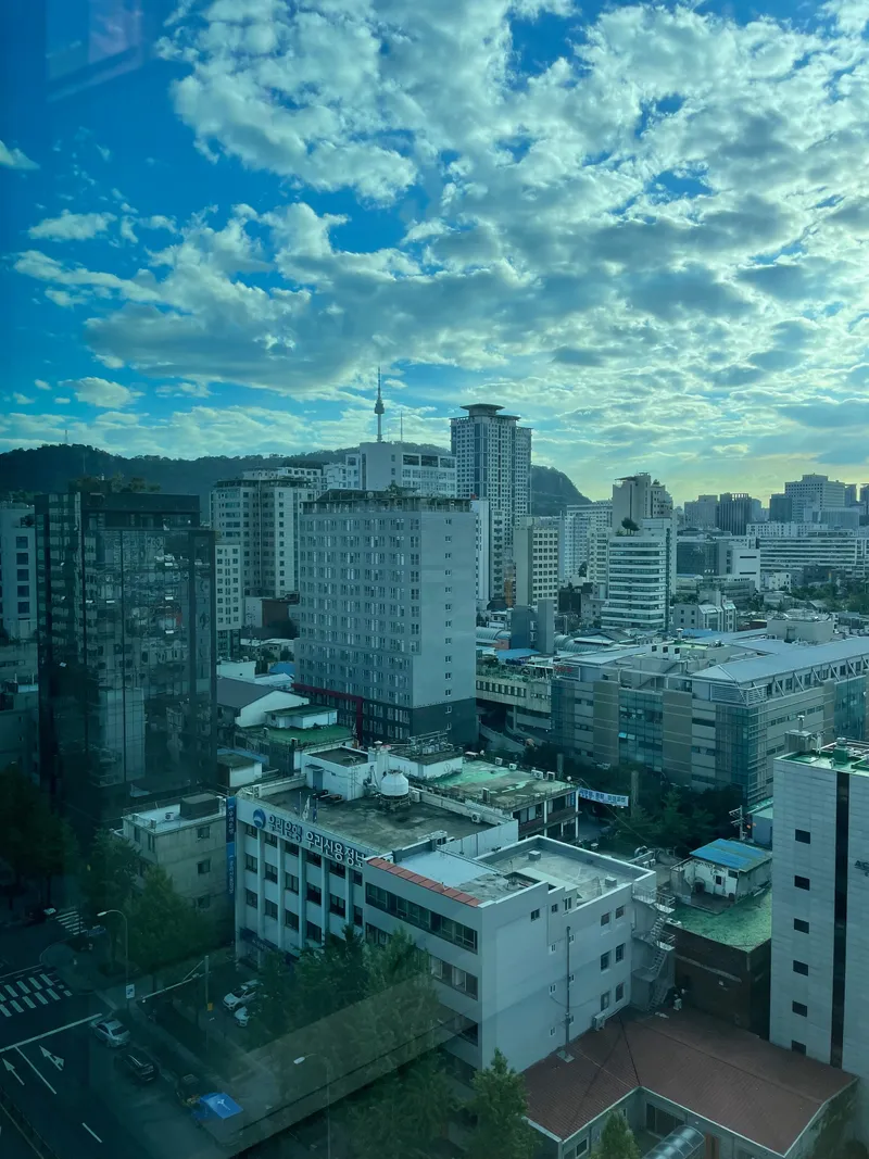 [Jung-gu, Seoul] A two-story, wide, high window with a view of Namsan and Inwangsan, Euljiro and Dongdaemun Station 30