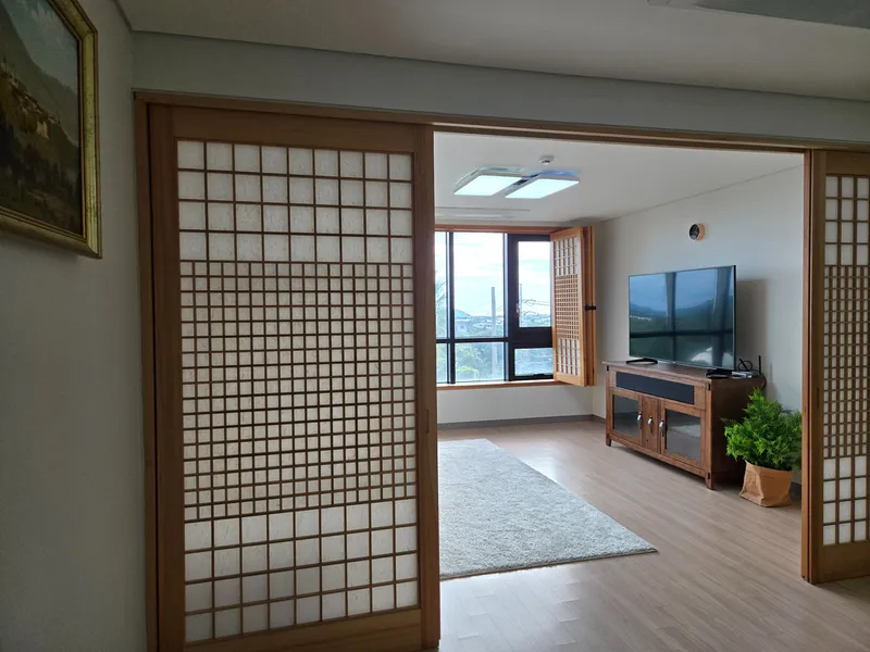 [Daejeong, Seogwipo] English Education City/Gu-eok-ri Hanok-style Interior 32-pyeong Two-Room Apartment 38