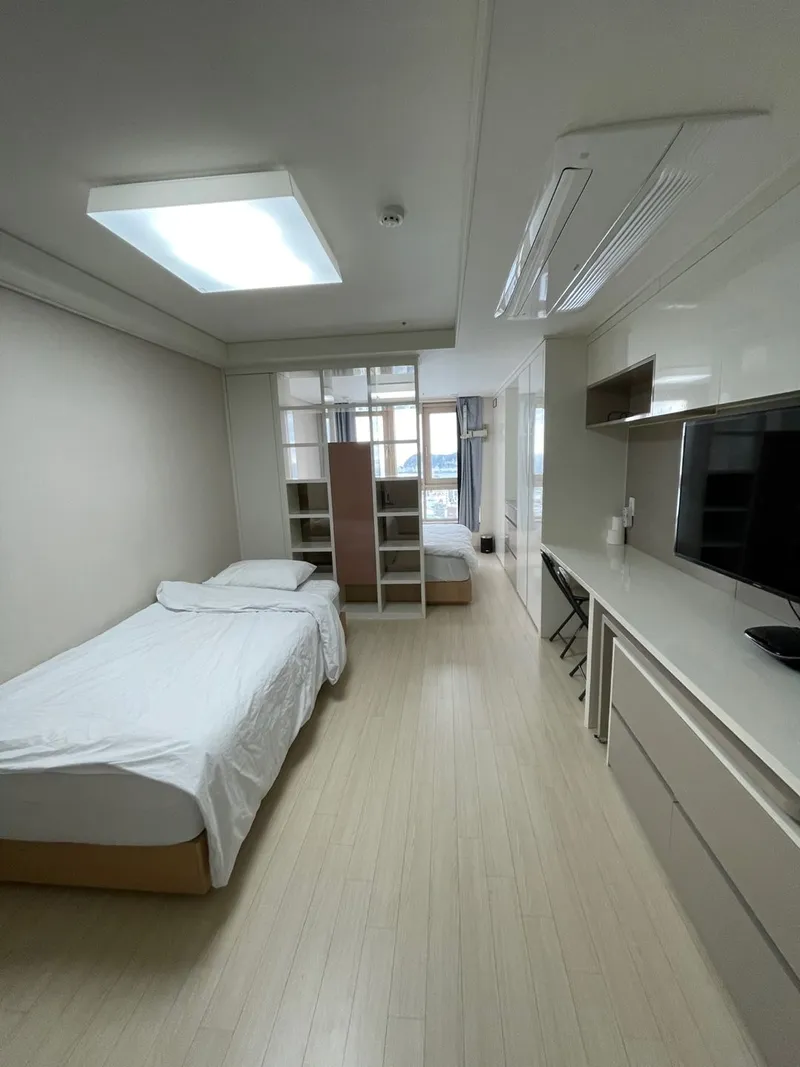 [Seogwi-dong, Seogwipo] Fully-furnished Residence [Newly built, all costs included, cooking available]_Ocean Triple Room 1 2