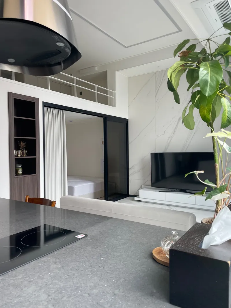 [Jung-gu, Seoul] A two-story, wide, high window with a view of Namsan and Inwangsan, Euljiro and Dongdaemun Station 12