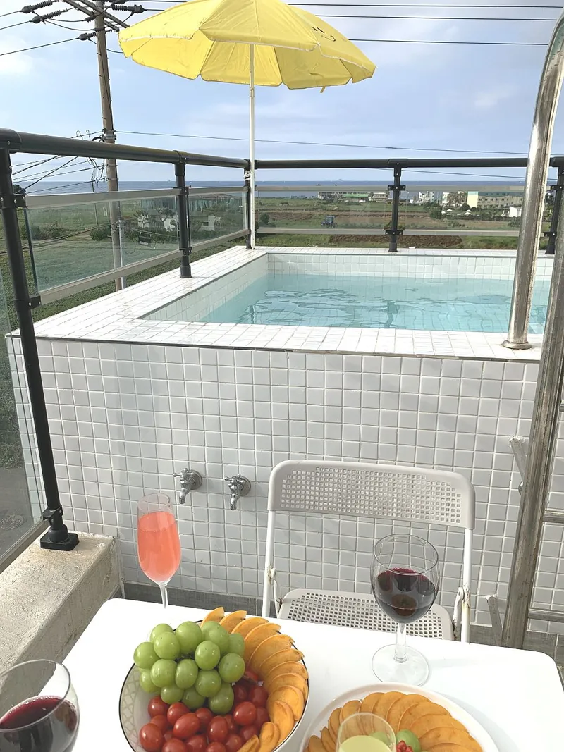 [Aewol, Jeju] A detached townhouse with a jacuzzi overlooking the nearby sea, coastal road 1 60