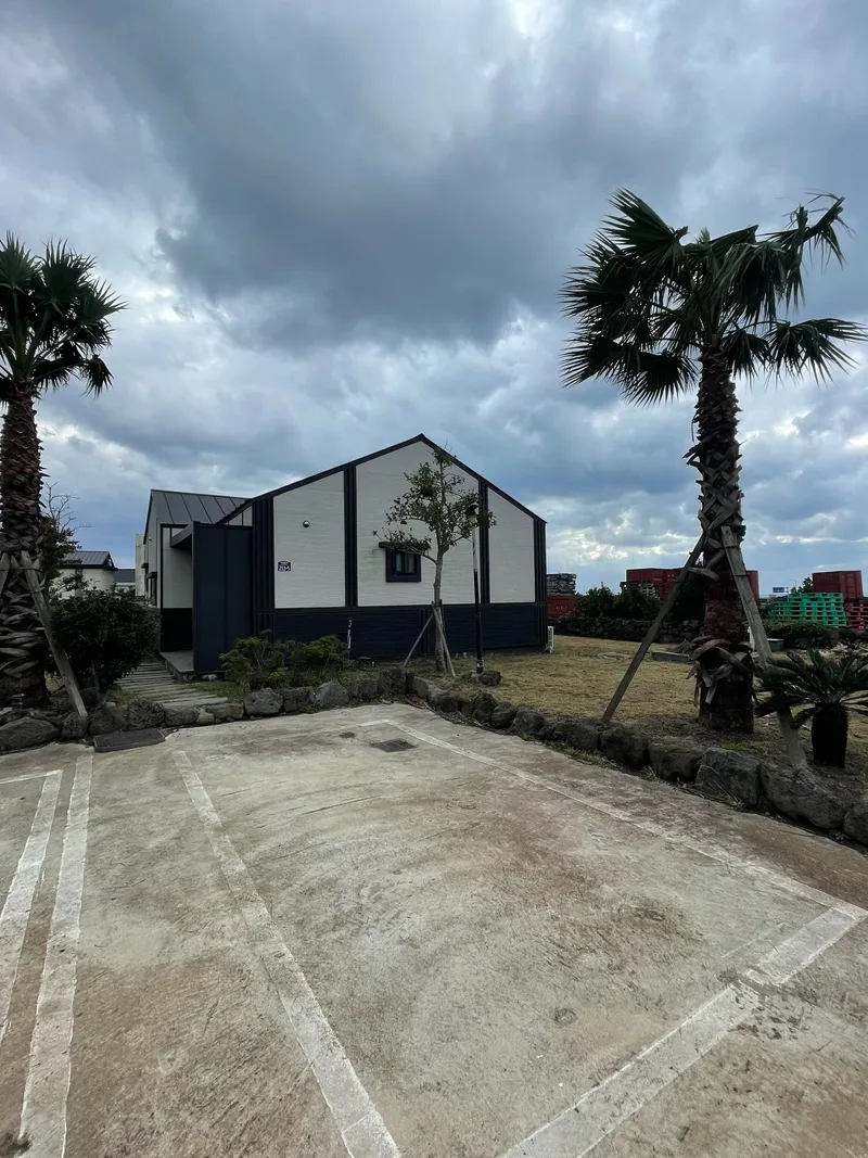 [Daejeong, Seogwipo] Dolphin View 3-minute Cut E (Shindori 22-pyeong independent house) 24
