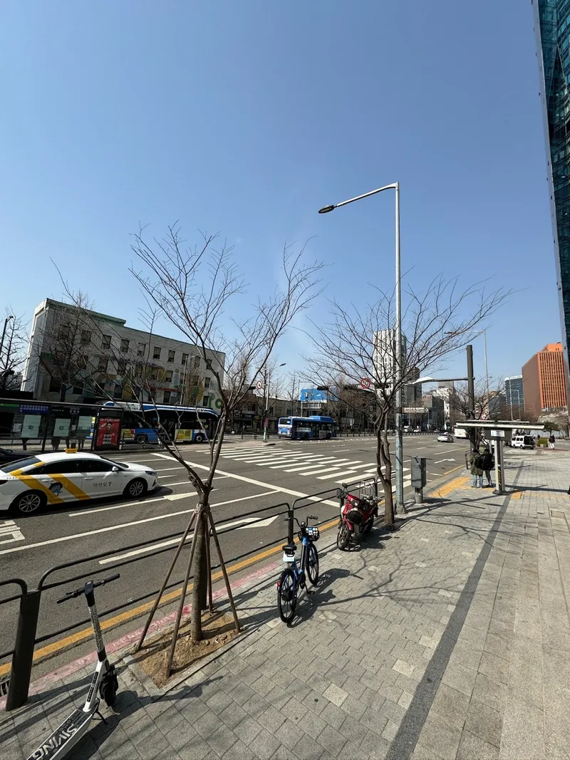 [Yongsan, Seoul] High-rise view studio apartment connected to Seoul Station underground passage 13