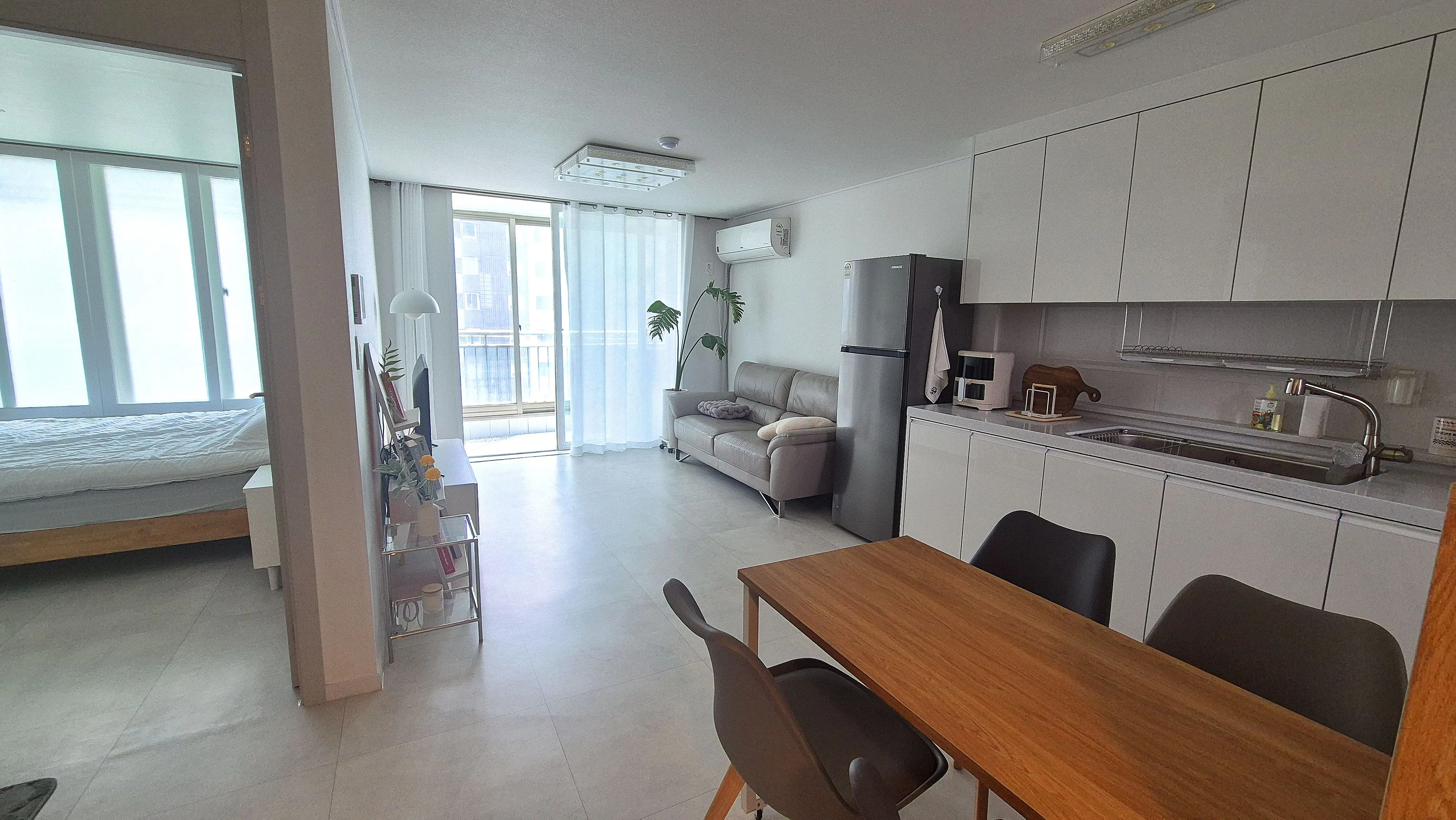 Ilsan-dong Renovated Two-Bedroom Apartment