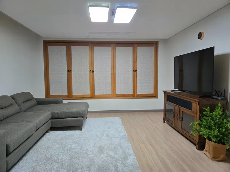 [Daejeong, Seogwipo] English Education City/Gu-eok-ri Hanok-style Interior 32-pyeong Two-Room Apartment 24