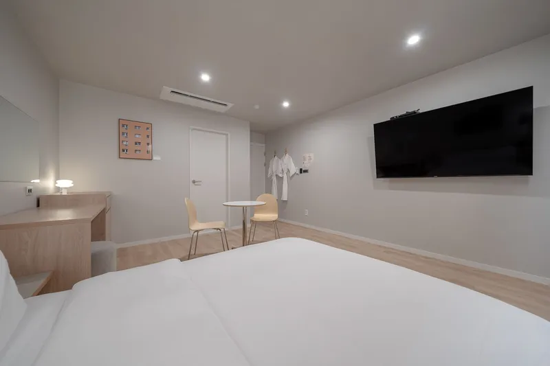[Cheonan] 5 min walk from Dujeong Station #Near the food alley #Standard room #Parking #Non-smoking 8