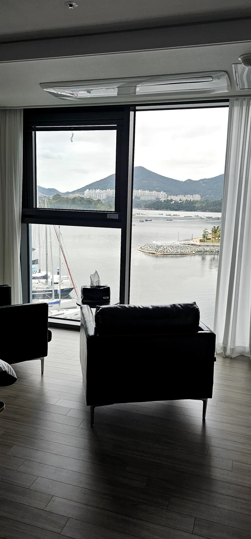 [Yeosu] A modern house with a charming ocean view 16