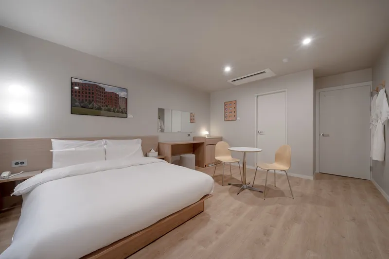 [Cheonan] 5 min walk from Dujeong Station #Near the food alley #Standard room #Parking #Non-smoking 10