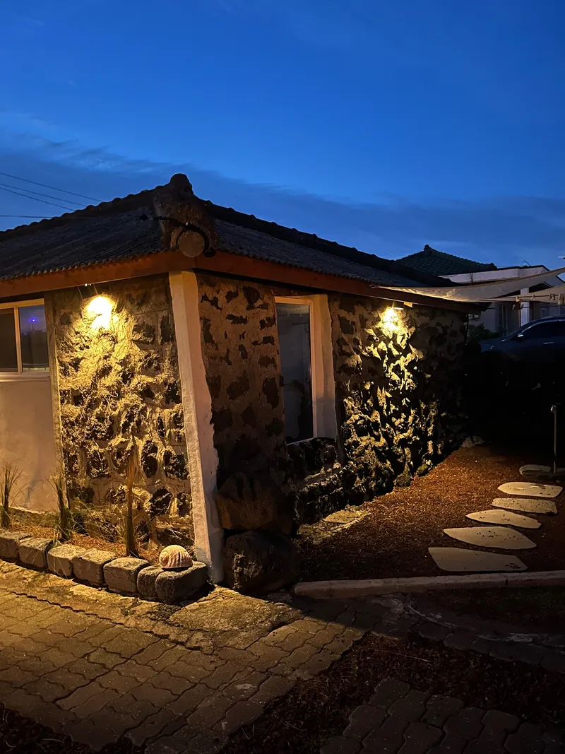 [Gujwa, Jeju] Use of 2 charming old houses with stone walls #5 people / Max 6 people #Private house #Yard 43