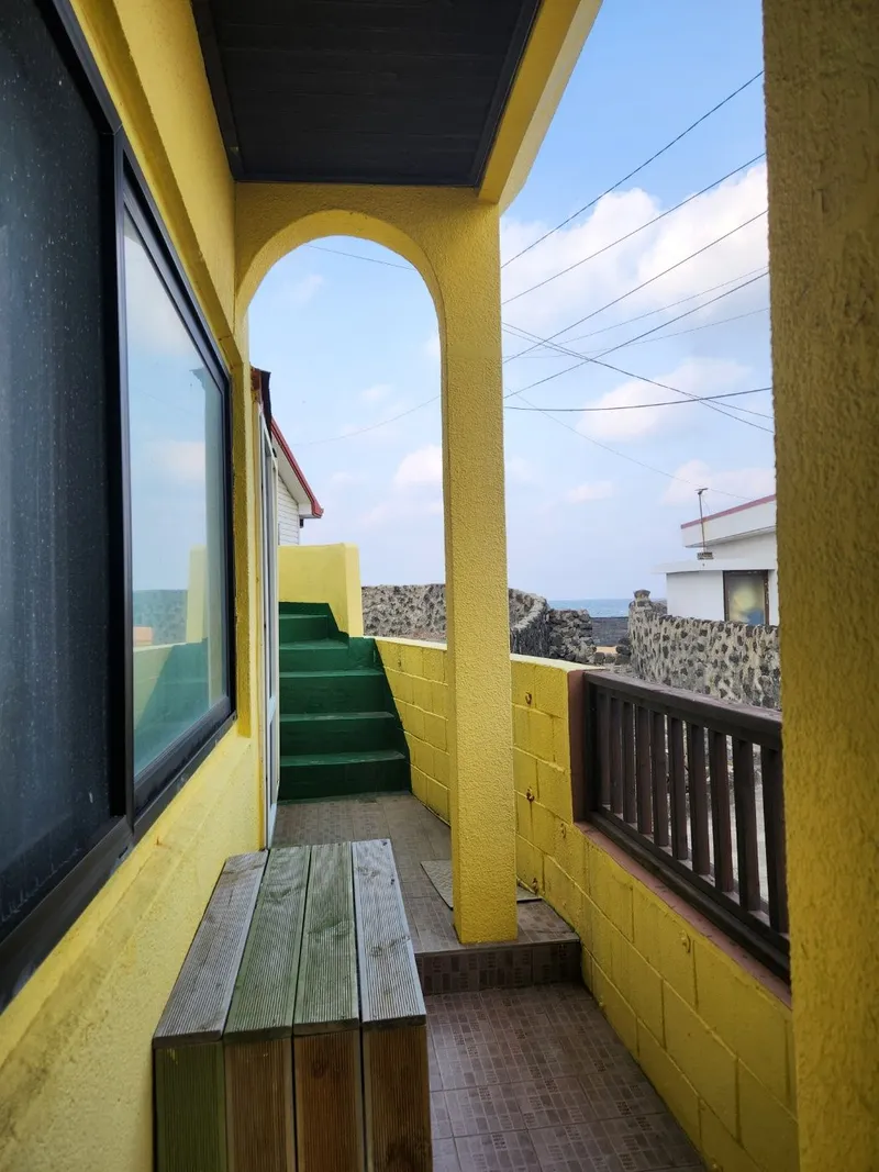 [Gujwa, Jeju][Jeju Gimnyeong] Yellow house next to Gimnyeong Cheonggulmul #Right in front of Gimnyeong sea 13