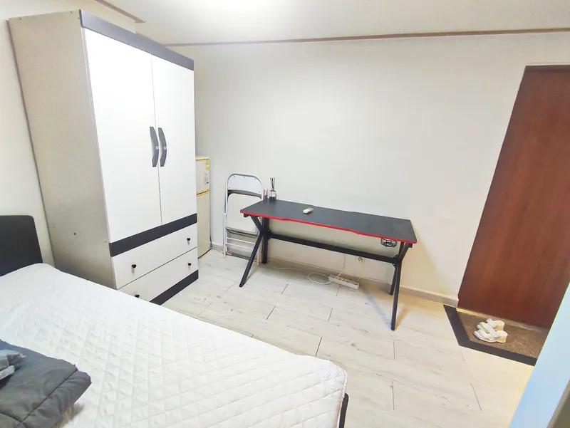 [Gwanak, Seoul] 8 minutes walk from Sillim Station and Danggok Station, 101. Semi-basement 4