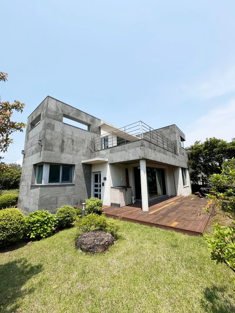 [서귀포 표선] 3호 야외 풀빌라 3룸 2거실 37평 독채 33