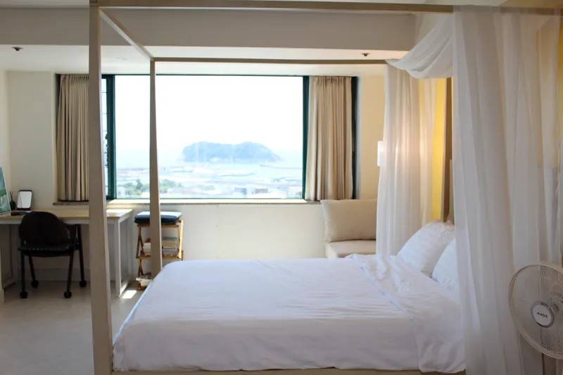 [Seogwi-dong, Seogwipo] Spacious studio apartment with a stunning ocean view 2