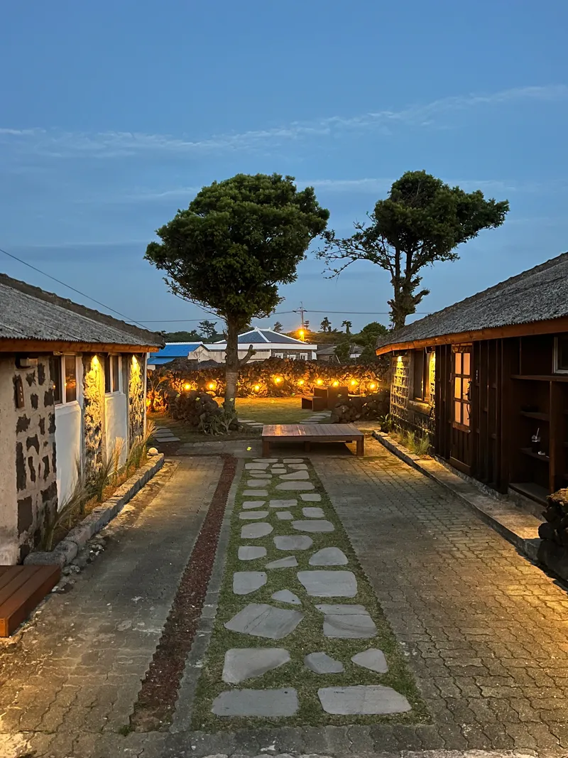 [Gujwa, Jeju] Use of 2 charming old houses with stone walls #5 people / Max 6 people #Private house #Yard 40