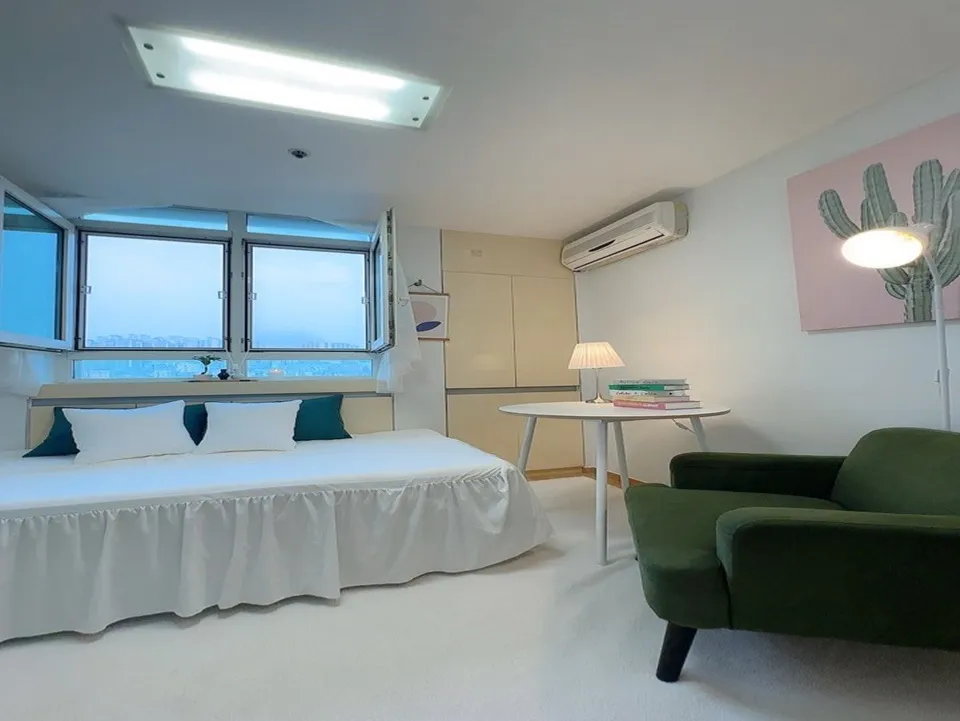 Bongcheon-dong 1-Min Station One-Bedroom