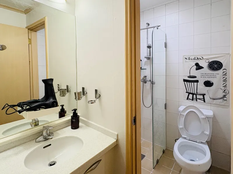 [Mapo, Seoul] Fully furnished officetel 30 seconds walk from Ewha Womans University Station 3