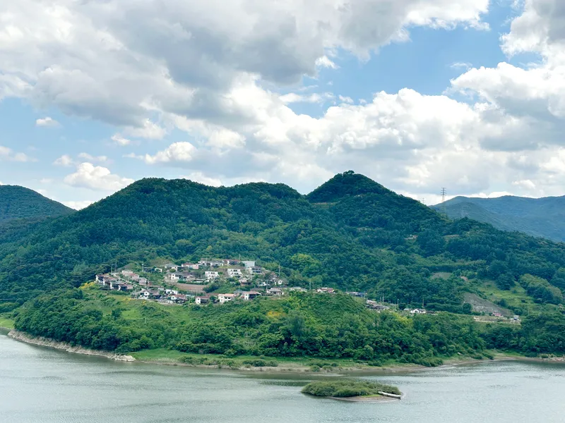 [충북 단양] 남한강과 금수산 뷰가 있는 갤러리 같은 투룸 주택 25