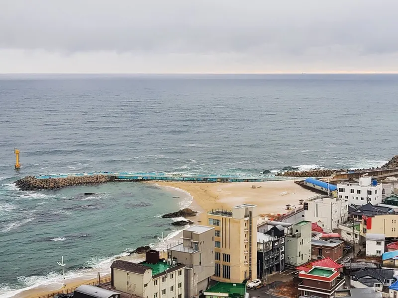 [강원 강릉] 영진해변 침대에서 일출 보는 집 12