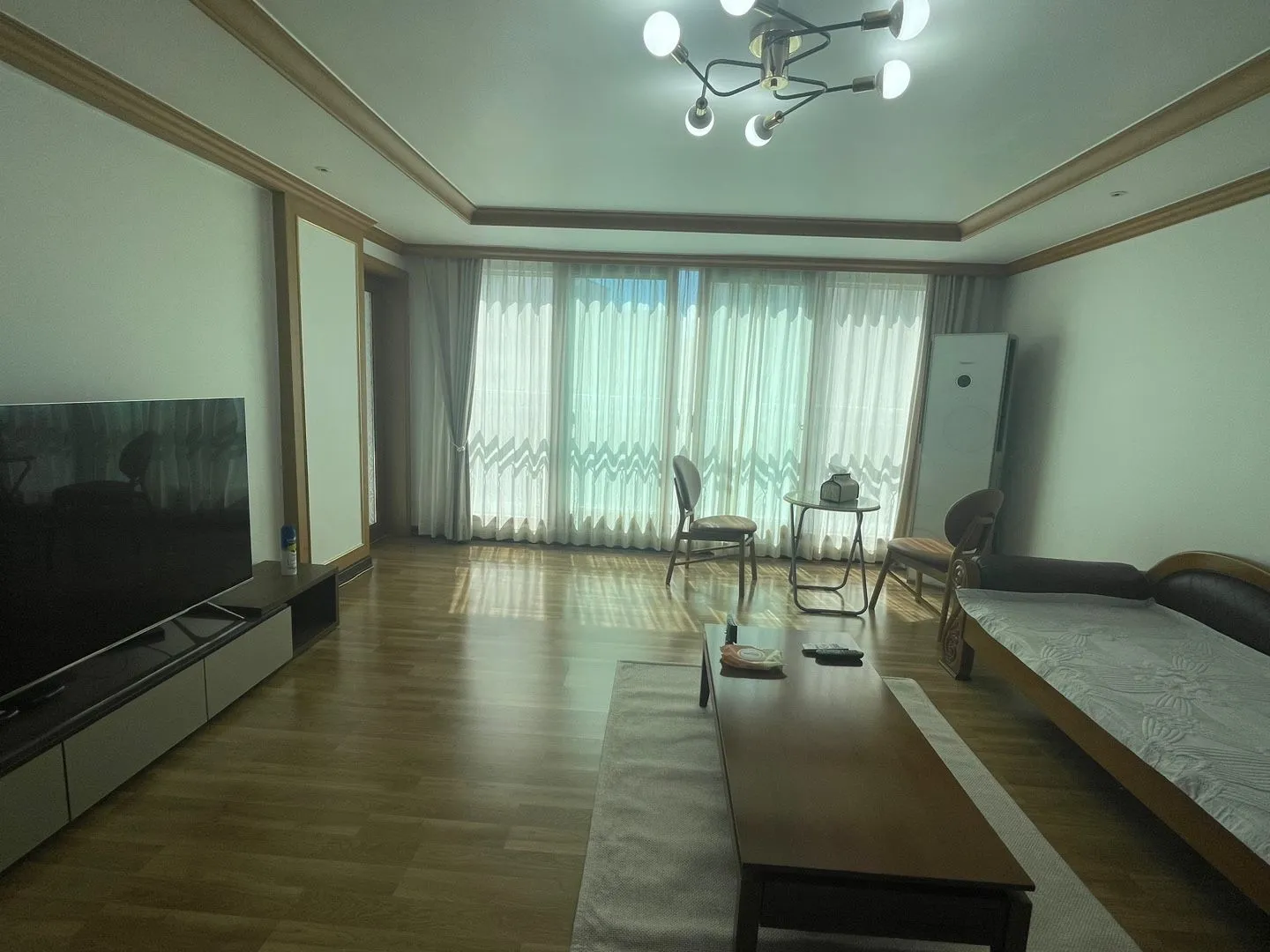 Deokjin-dong Three-Bedroom Apartment