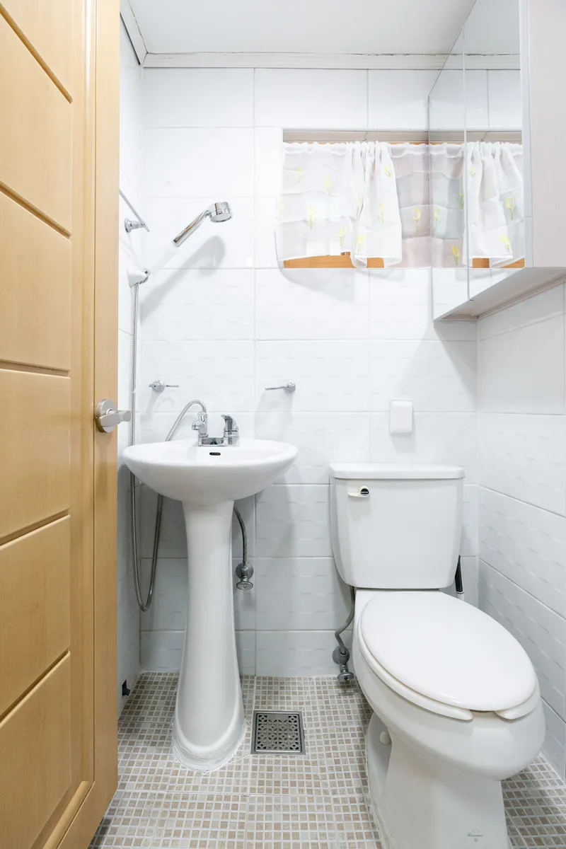 [Mapo, Seoul] 10 minutes walk from Hongik Univ. Station, Yeonam-dong 12