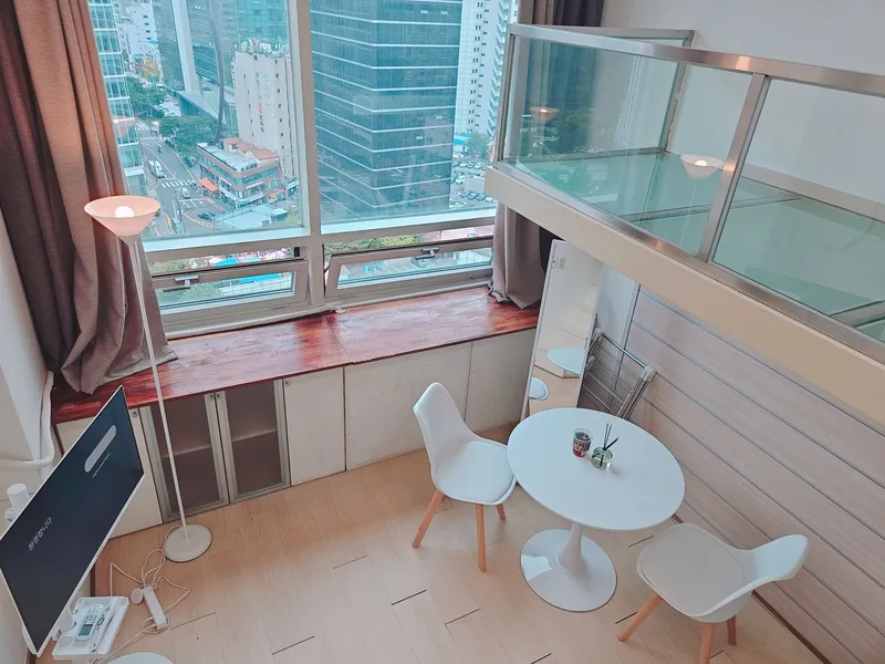 [Jongno, Seoul] Fully furnished duplex high-rise apartment with Cheonggyecheon view, 1 minute from Jonggak Station, Jongno 3-ga, Gwanghwamun 4