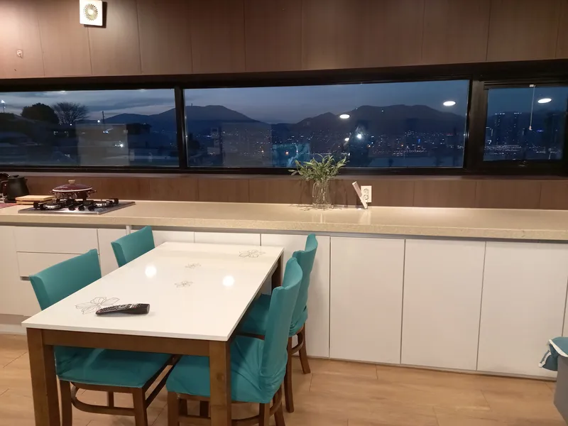 [Yeongdo, Busan] Cheonghak-dong Panoramic Ocean View Six House 12
